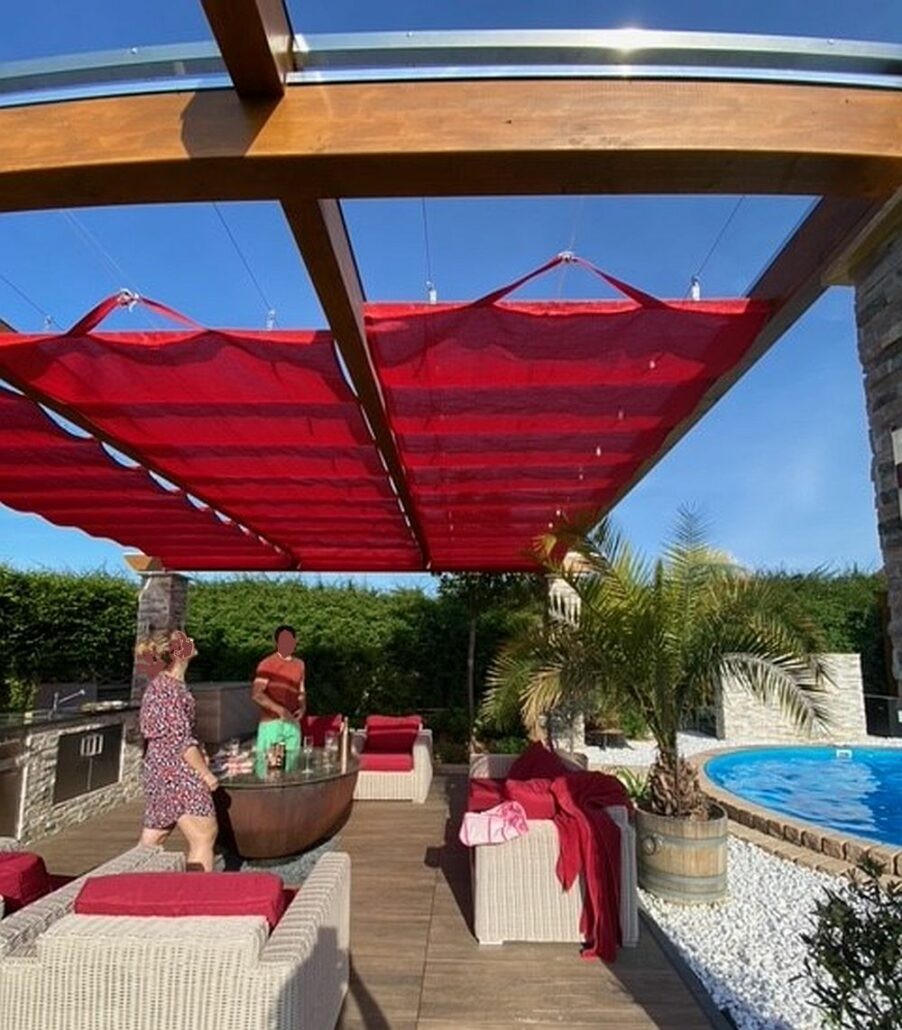 Sonnensegel in Seilspanntechnik für Terrassenüberdachungen oder  Wintergärten