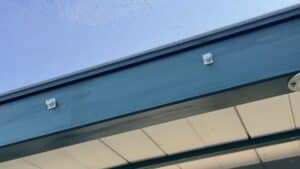 „Fixes Sonnensegel für Terrassenüberdachung – günstige Variante als dauerhafter Sonnenschutz“