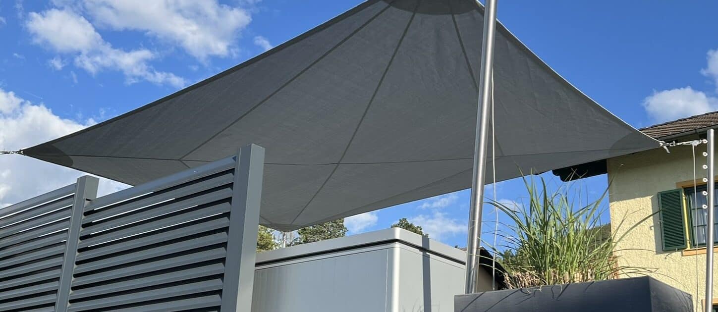 Sonnensegel nach Maß in luftdurchlässiger Ausführung