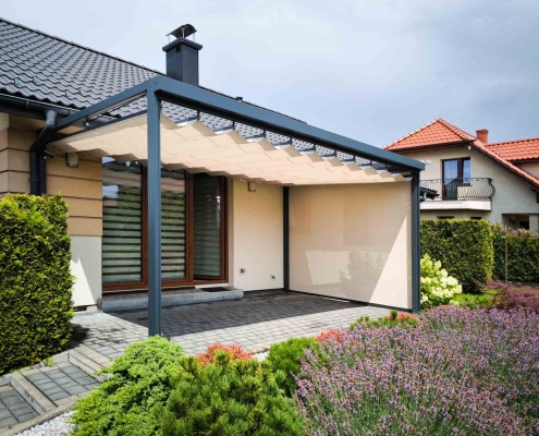 Surma schräg Baldachinsonnensegel in freistehender Ausführung